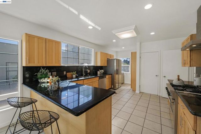 784 Sunset Blvd, Hayward, CA 94541