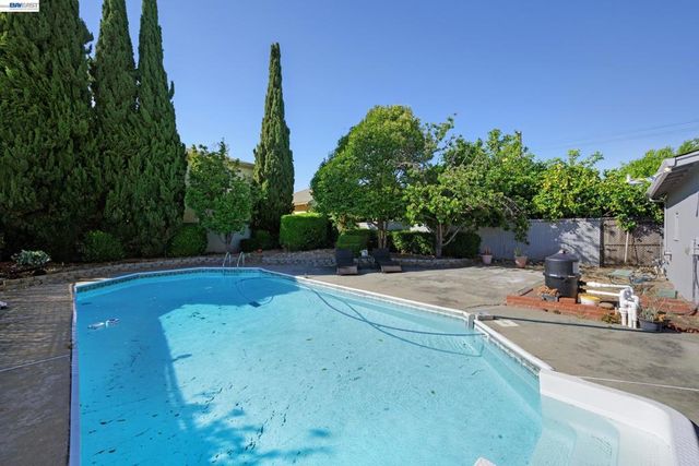 784 Sunset Blvd, Hayward, CA 94541
