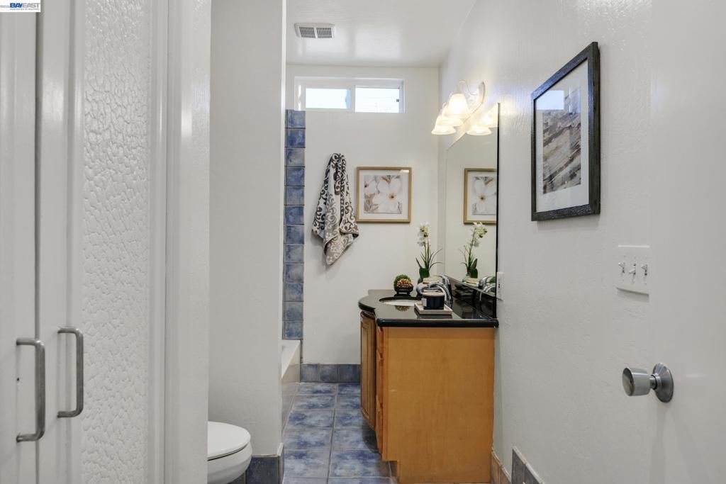 Image 16 of property listing at 784 Sunset Blvd, Hayward, CA 94541