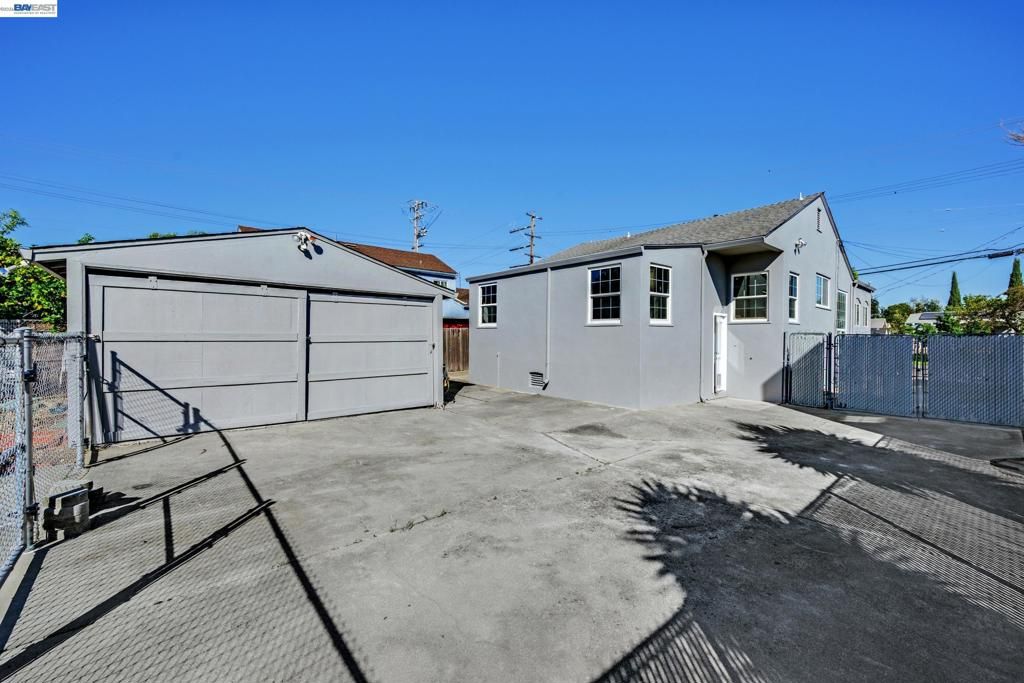 Image 27 of property listing at 784 Sunset Blvd, Hayward, CA 94541