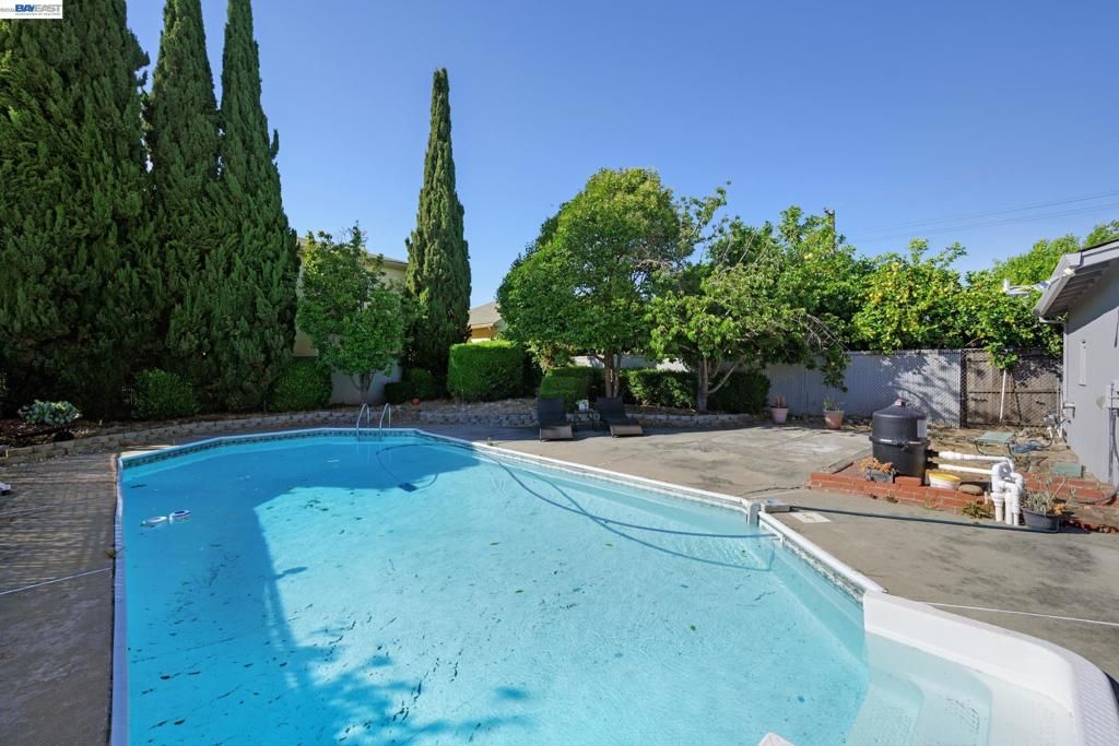 Image 28 of property listing at 784 Sunset Blvd, Hayward, CA 94541