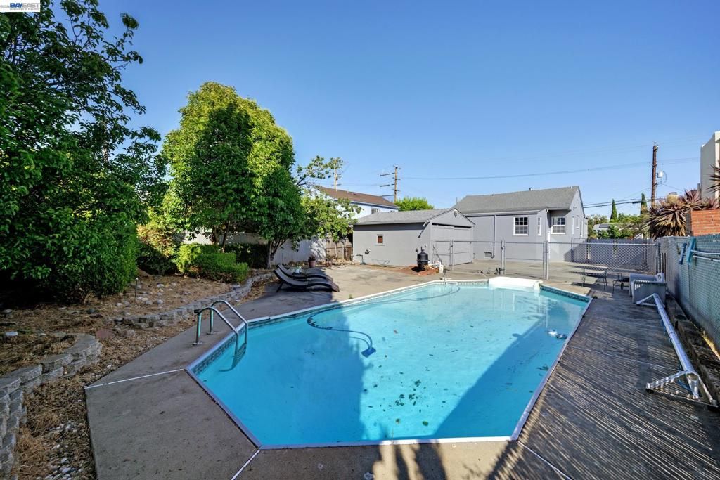 Image 29 of property listing at 784 Sunset Blvd, Hayward, CA 94541