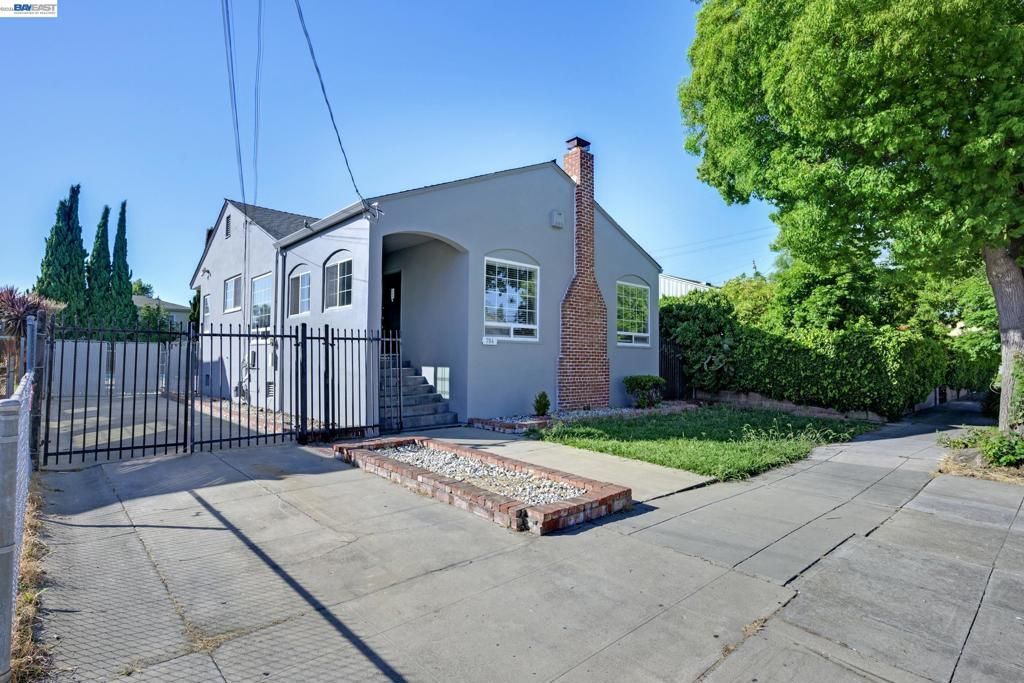 Image 3 of property listing at 784 Sunset Blvd, Hayward, CA 94541