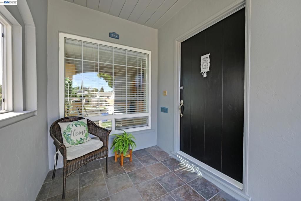 Image 5 of property listing at 784 Sunset Blvd, Hayward, CA 94541