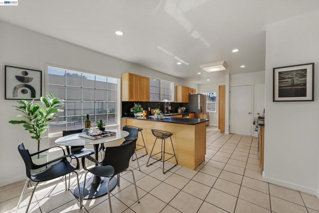 Image 8 of property listing at 784 Sunset Blvd, Hayward, CA 94541
