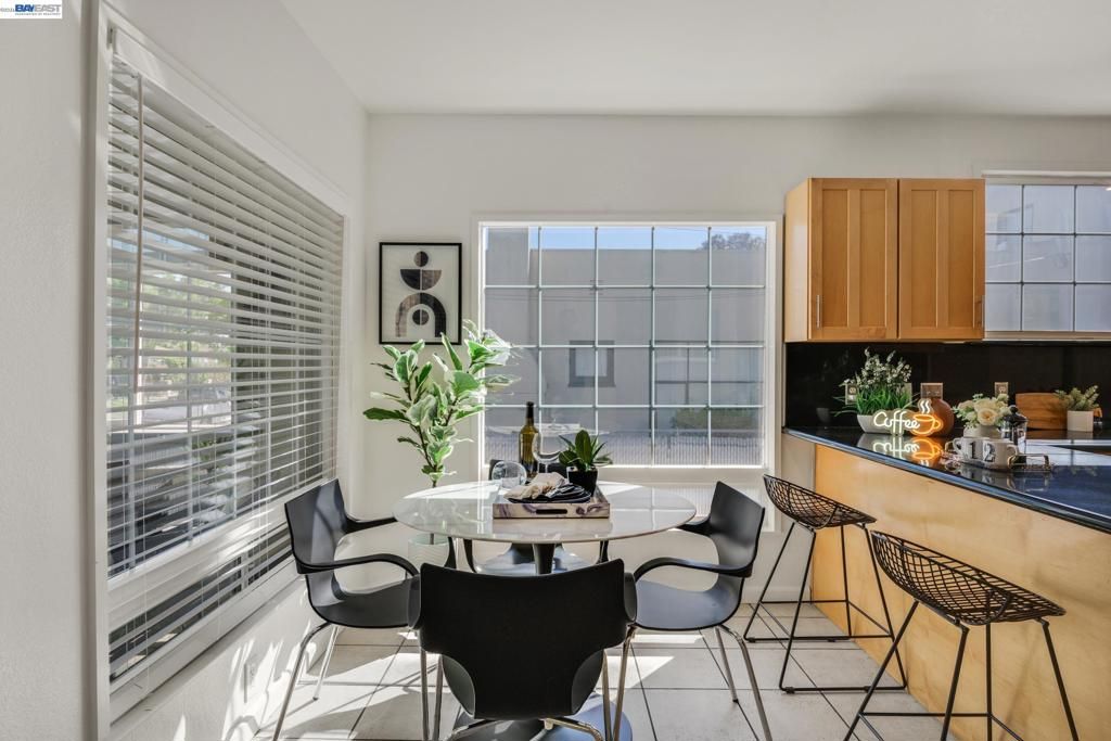 Image 9 of property listing at 784 Sunset Blvd, Hayward, CA 94541