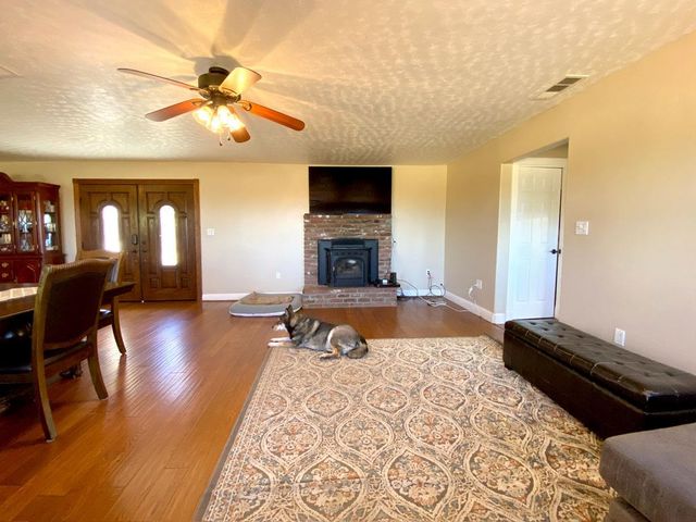 11610 Vickie Dr, Marysville, CA 95901