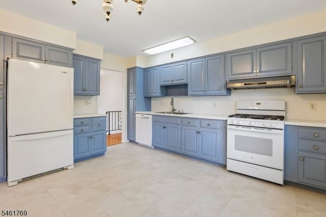 41 Rys Ter, Fair Lawn Boro, NJ 07410