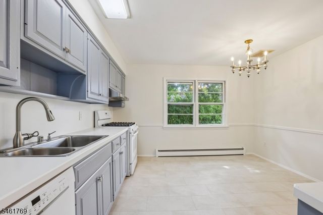 41 Rys Ter, Fair Lawn Boro, NJ 07410