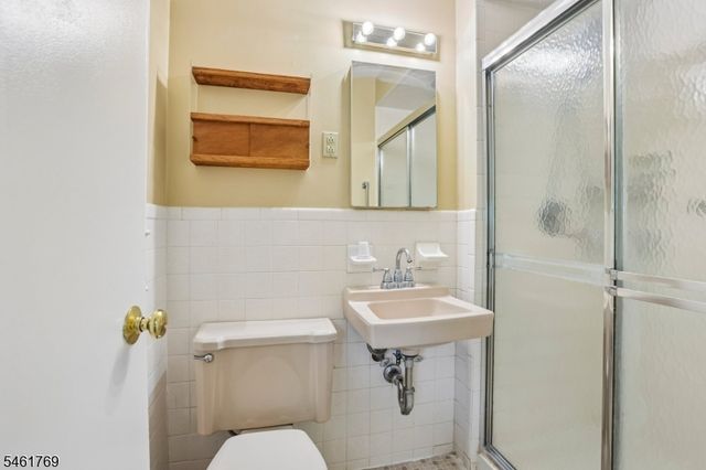 41 Rys Ter, Fair Lawn Boro, NJ 07410