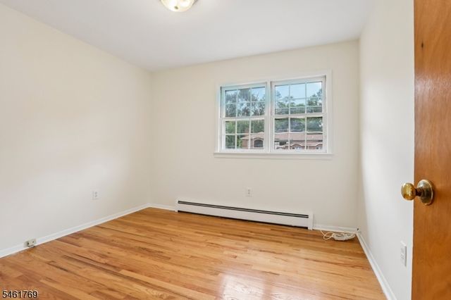 41 Rys Ter, Fair Lawn Boro, NJ 07410
