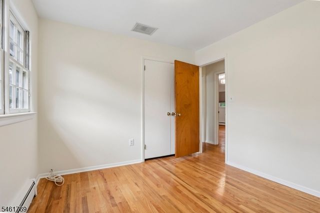 41 Rys Ter, Fair Lawn Boro, NJ 07410