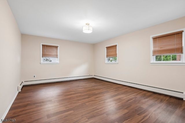 41 Rys Ter, Fair Lawn Boro, NJ 07410