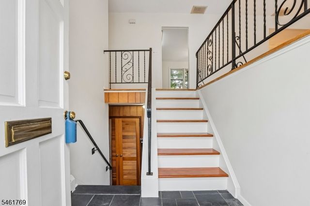 41 Rys Ter, Fair Lawn Boro, NJ 07410
