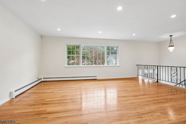 41 Rys Ter, Fair Lawn Boro, NJ 07410