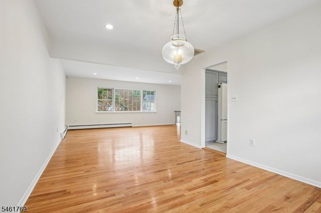 41 Rys Ter, Fair Lawn Boro, NJ 07410