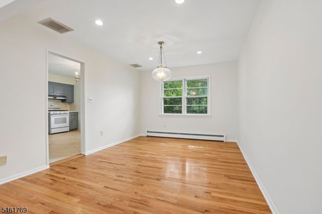 41 Rys Ter, Fair Lawn Boro, NJ 07410