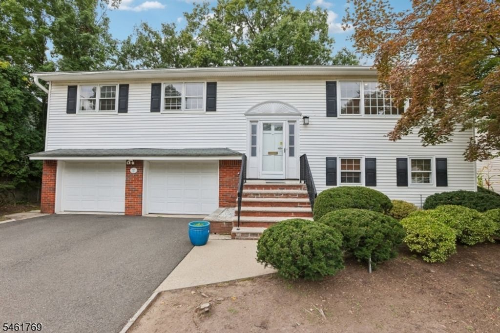 41 Rys Ter, Fair Lawn Boro, NJ 07410