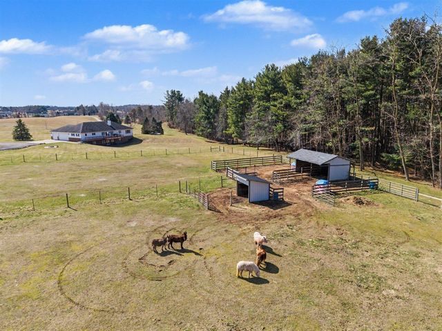 8600 Whippoorwill Lane, Manchester, MI 48158