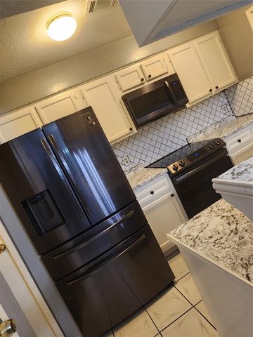 16711 Running Quail Court, Houston, TX 77489