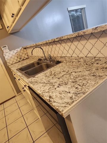 16711 Running Quail Court, Houston, TX 77489