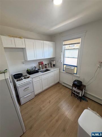 222 Riverview Place, Cliffside Park, NJ 07010