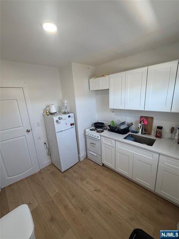 222 Riverview Place, Cliffside Park, NJ 07010
