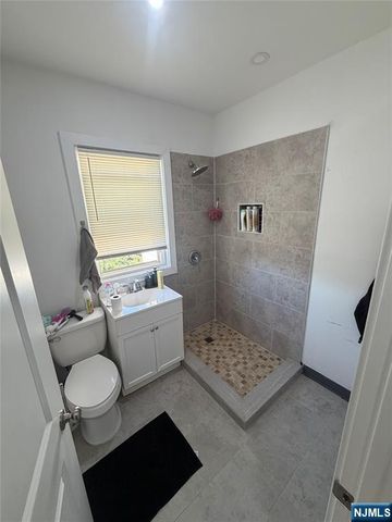 222 Riverview Place, Cliffside Park, NJ 07010