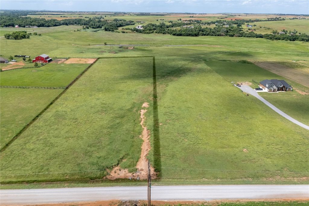 E Arapaho Road, Weatherford, OK 73096