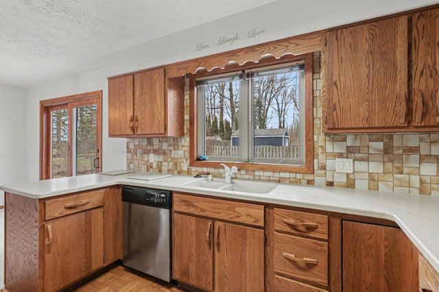 2021 Crescent Drive, Bay City, MI 48706