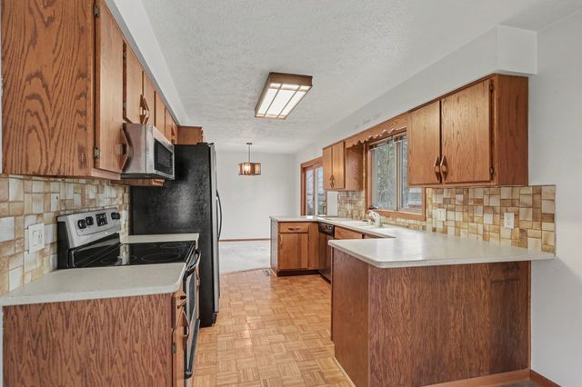 2021 Crescent Drive, Bay City, MI 48706