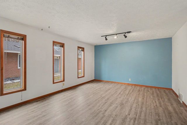 2021 Crescent Drive, Bay City, MI 48706