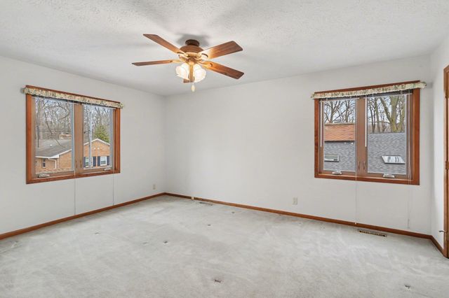 2021 Crescent Drive, Bay City, MI 48706