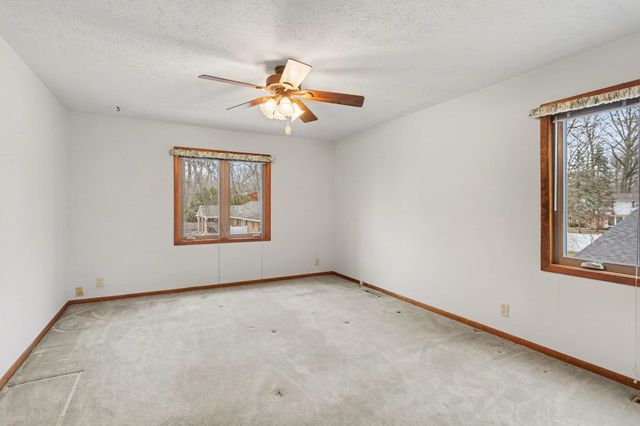 2021 Crescent Drive, Bay City, MI 48706