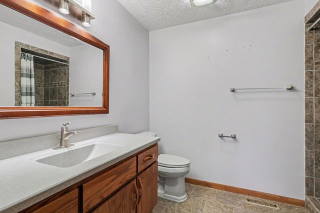 2021 Crescent Drive, Bay City, MI 48706