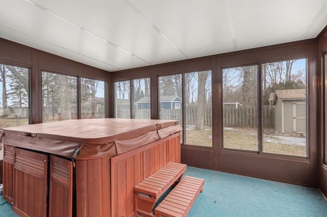 2021 Crescent Drive, Bay City, MI 48706