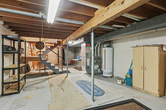 2021 Crescent Drive, Bay City, MI 48706