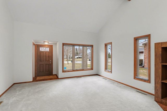 2021 Crescent Drive, Bay City, MI 48706