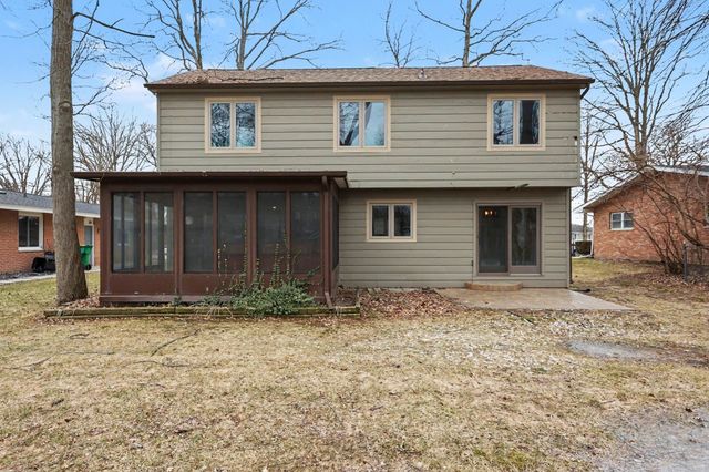 2021 Crescent Drive, Bay City, MI 48706