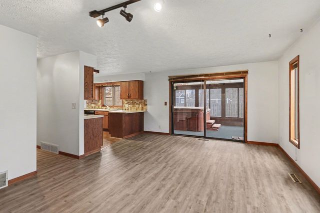 2021 Crescent Drive, Bay City, MI 48706