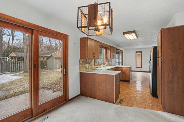 2021 Crescent Drive, Bay City, MI 48706