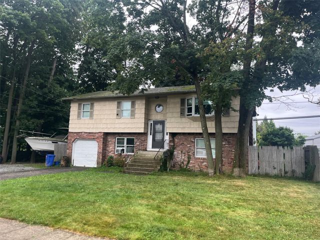 64 Boulevard Avenue, Greenlawn, NY 11740