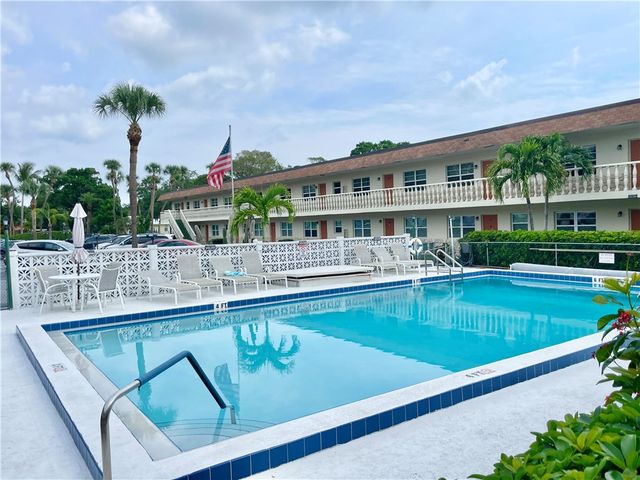 923 22nd Place 106, Vero Beach, FL 32960