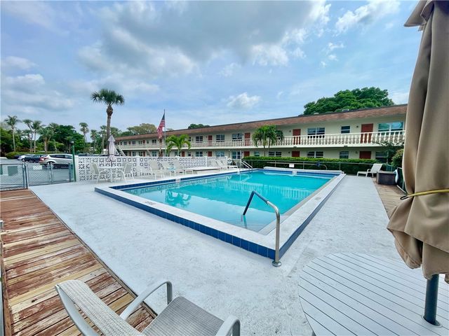 923 22nd Place 106, Vero Beach, FL 32960