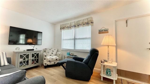 923 22nd Place 106, Vero Beach, FL 32960