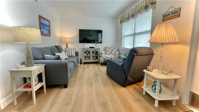 923 22nd Place 106, Vero Beach, FL 32960