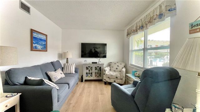 923 22nd Place 106, Vero Beach, FL 32960