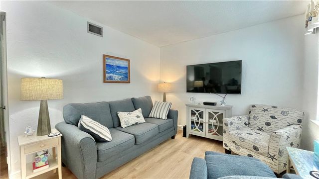 923 22nd Place 106, Vero Beach, FL 32960