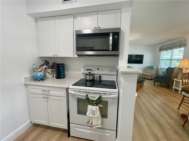 923 22nd Place 106, Vero Beach, FL 32960