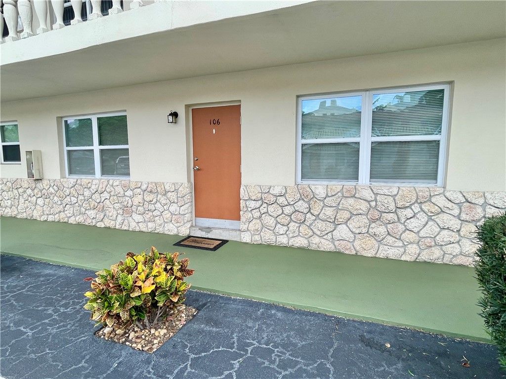923 22nd Place 106, Vero Beach, FL 32960